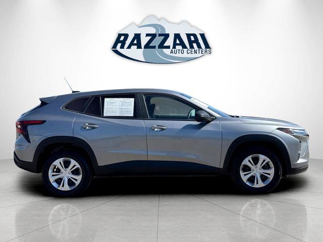 Used 2024 Chevrolet Trax LS w/ Driver Confidence Package FWD image 2