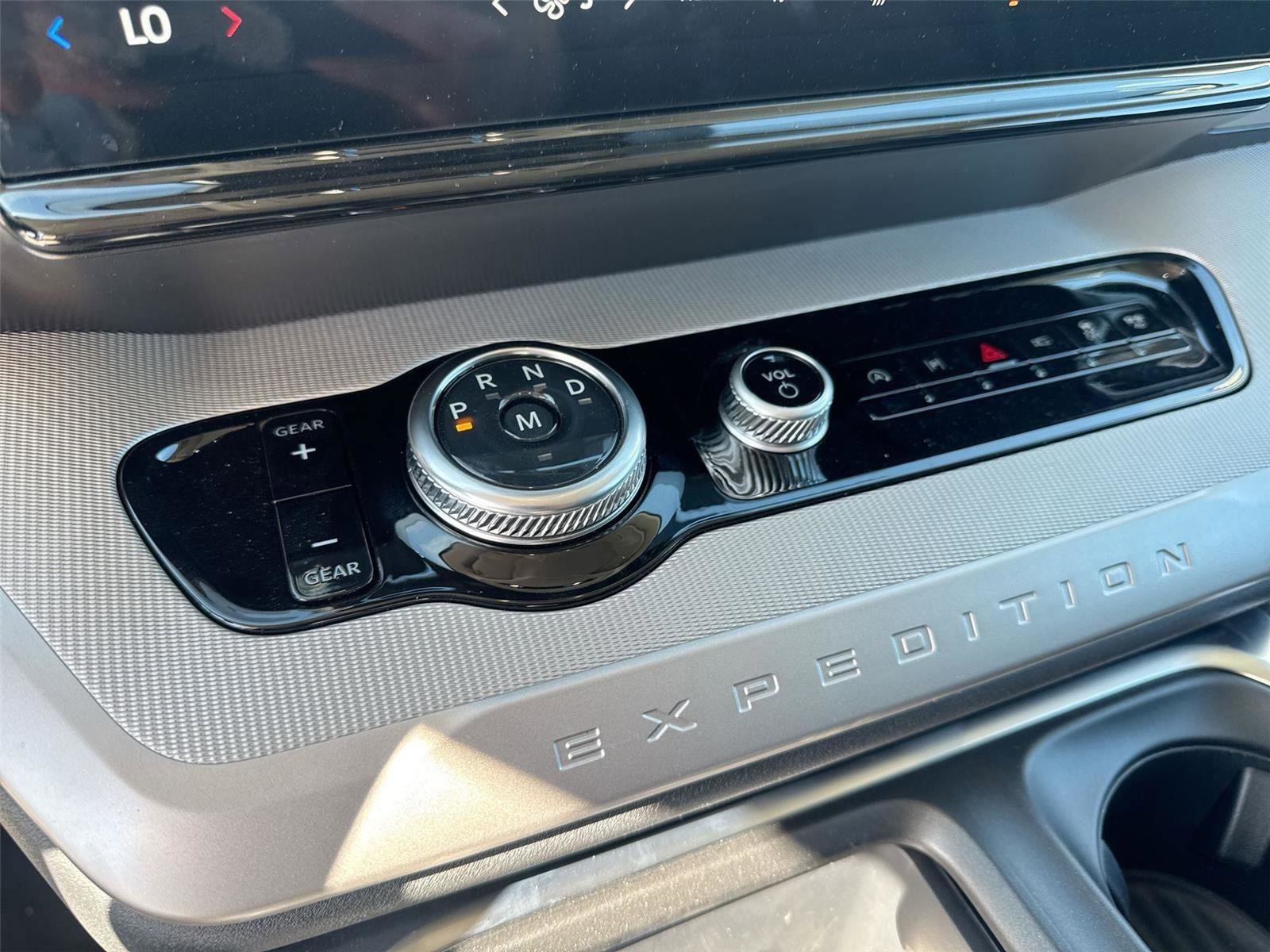 Certified 2025 Ford Expedition Active image 22