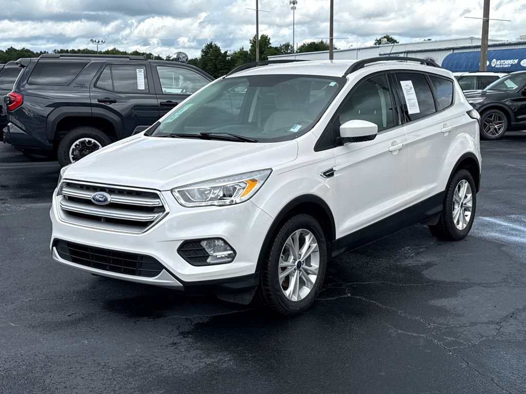 Certified 2017 Ford Escape SE w/ Equipment Group 201A FWD image 3