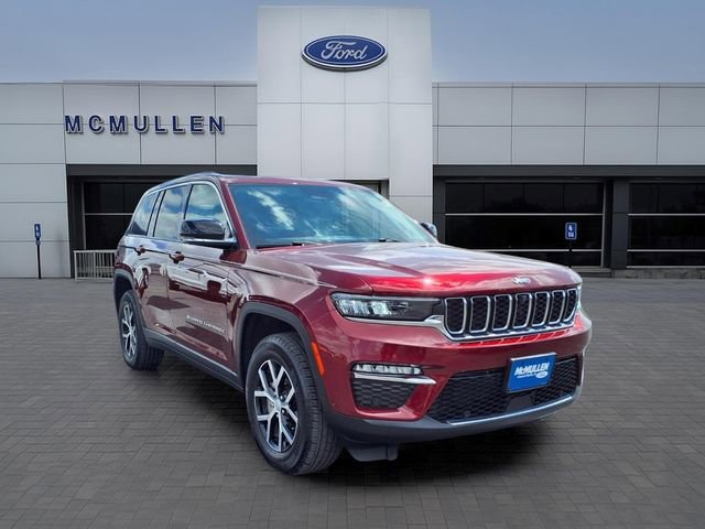 Used 2023 Jeep Grand Cherokee Limited w/ Luxury Tech Group II AWD/4WD image 9