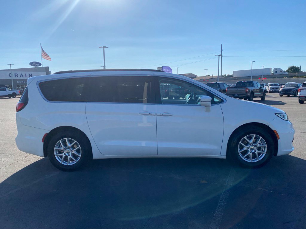 Used 2022 Chrysler Pacifica Touring-L FWD image 8