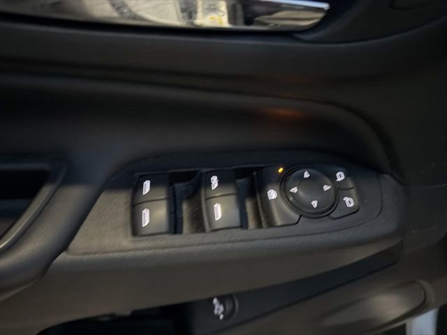 Used 2018 Chevrolet Equinox LT image 19