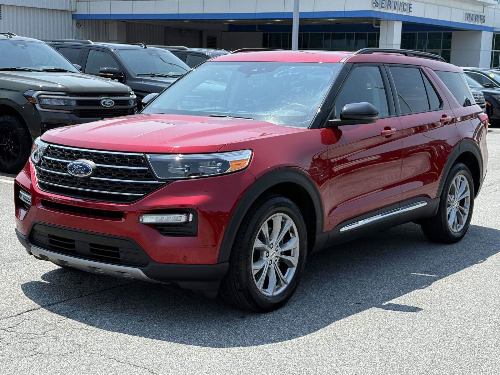 Certified 2024 Ford Explorer XLT w/ Equipment Group 202A AWD/4WD image 5