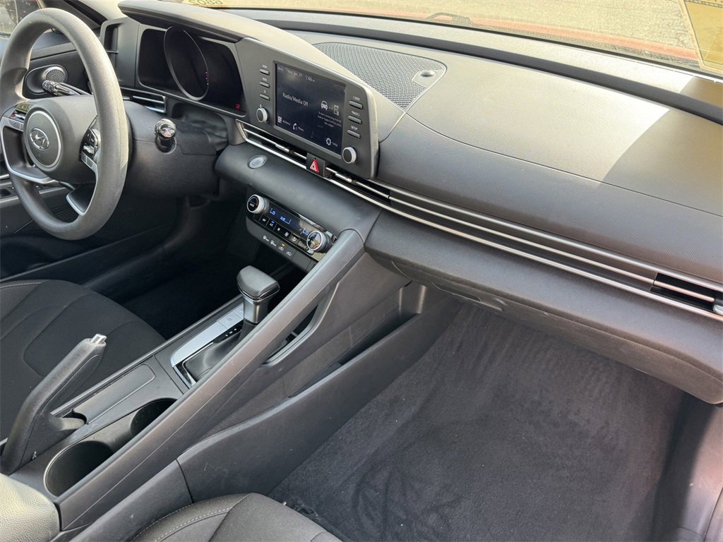 Used 2022 Hyundai Elantra SEL image 5