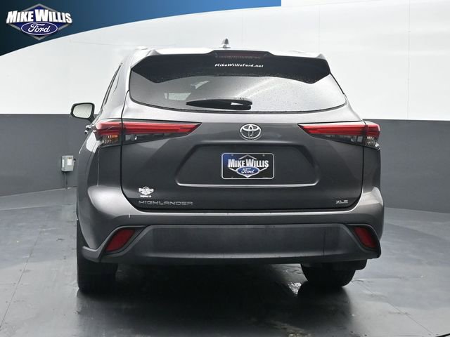 Used 2022 Toyota Highlander XLE FWD image 6