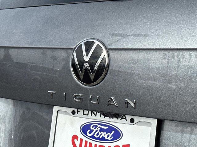 Used 2023 Volkswagen Tiguan SE w/ Panoramic Sunroof Package image 28
