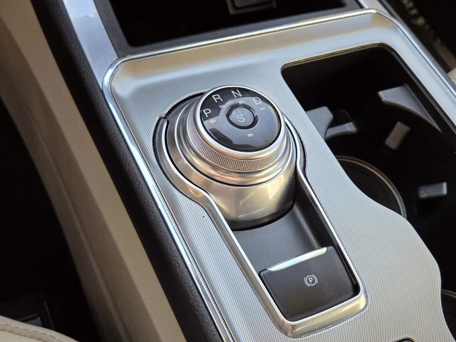 Certified 2023 Ford Edge Titanium w/ Cargo Accessory Package image 23