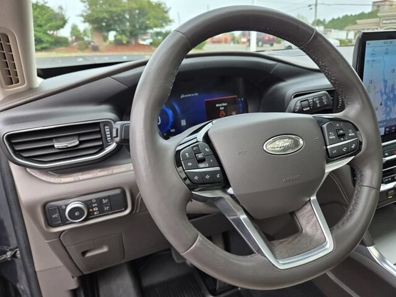 Certified 2022 Ford Explorer Platinum w/ Equipment Group 601A AWD/4WD image 10
