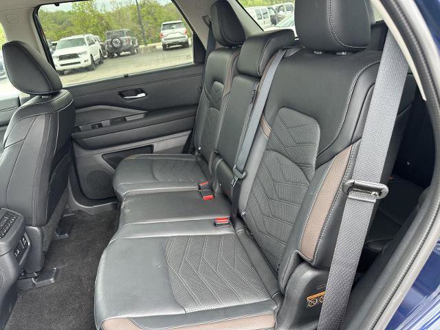 Used 2025 Nissan Pathfinder Platinum w/ Cargo Package FWD image 17