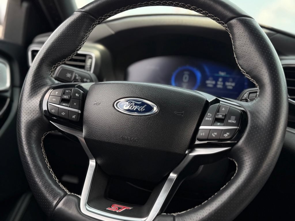 Certified 2024 Ford Explorer ST w/ Technology Package AWD/4WD image 9