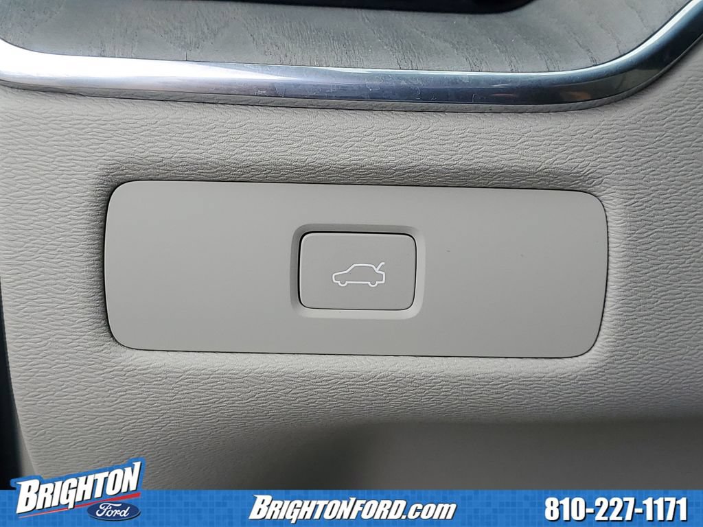 Used 2023 Volvo XC60 B5 Plus AWD/4WD image 19