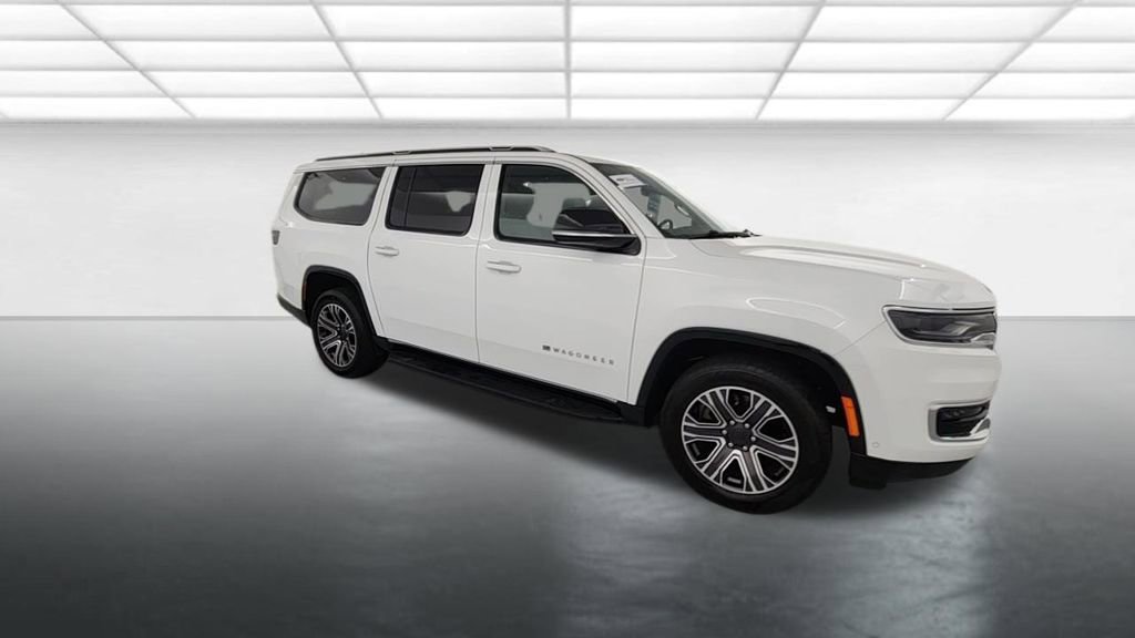 Used 2024 Jeep Wagoneer L Series II w/ Flexible Seating Group AWD/4WD image 9