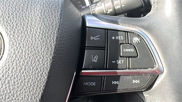 Used 2021 Toyota Highlander LE image 22