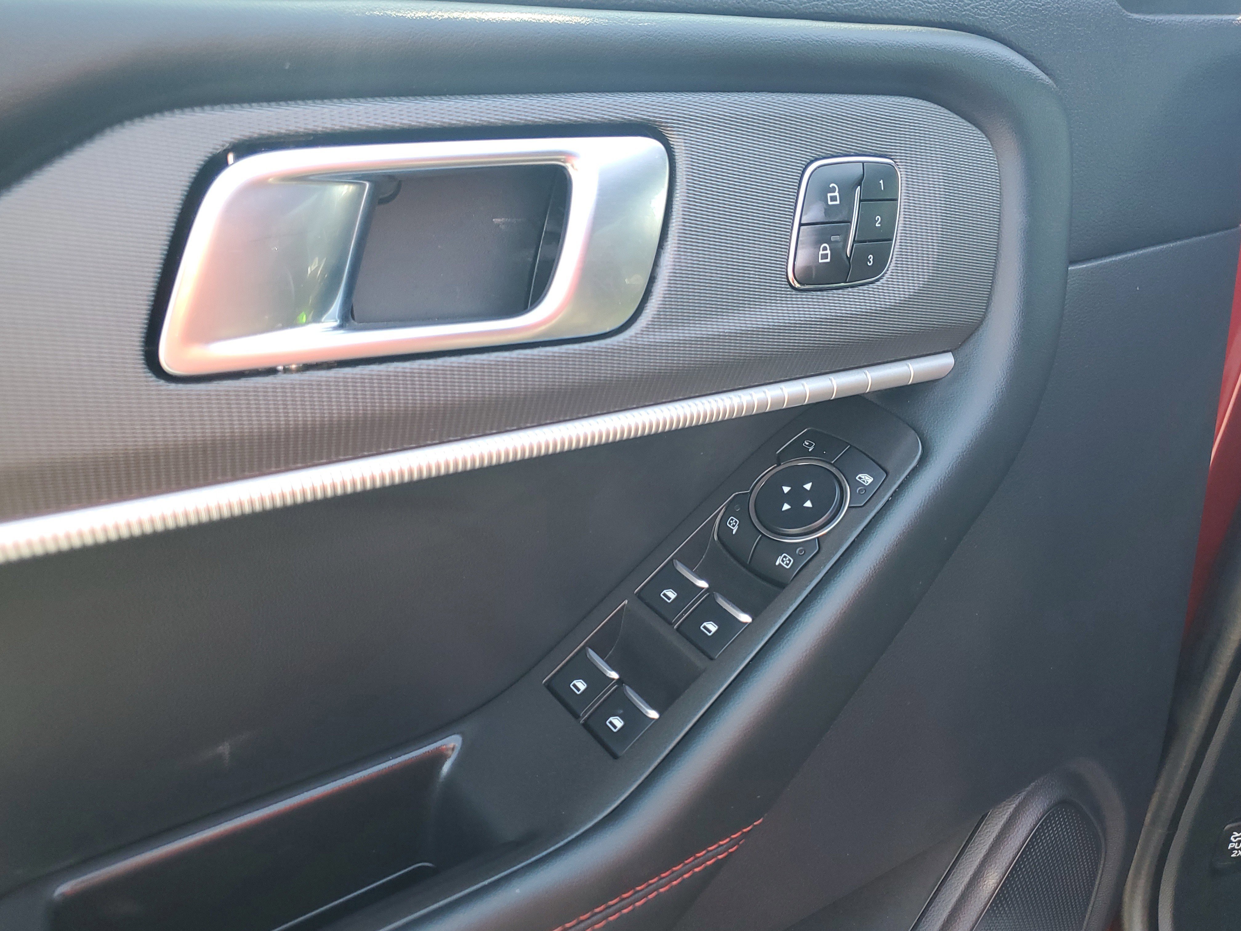 Certified 2025 Ford Explorer ST-Line w/ Premium Package image 21