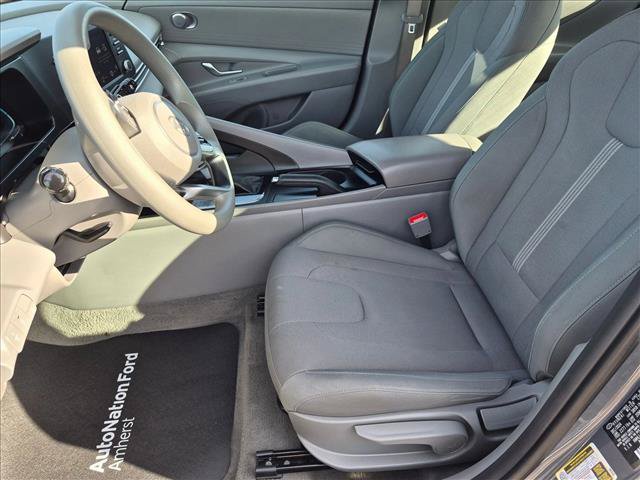 Used 2025 Hyundai Elantra SE FWD image 19