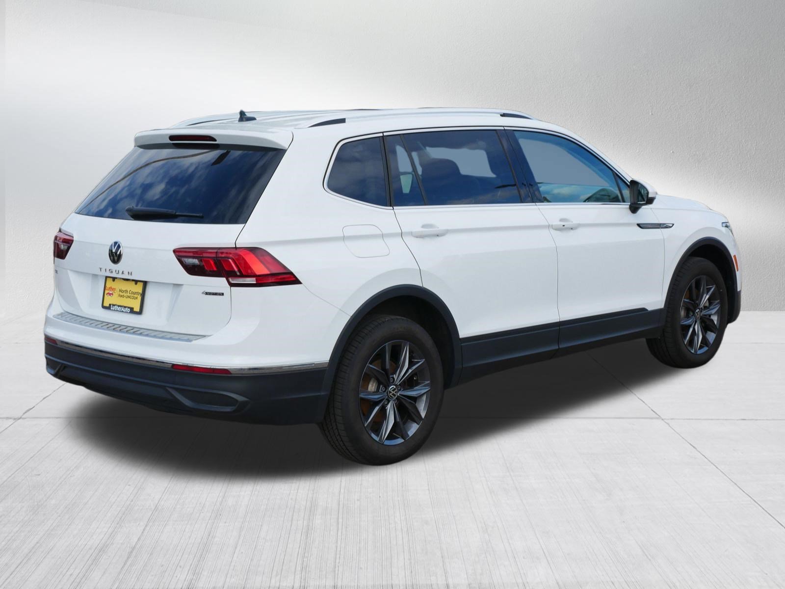 Used 2022 Volkswagen Tiguan SE AWD/4WD image 7