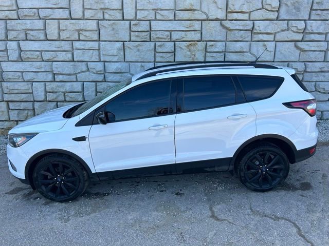 Certified 2018 Ford Escape SE w/ SE Sport Appearance Package image 3