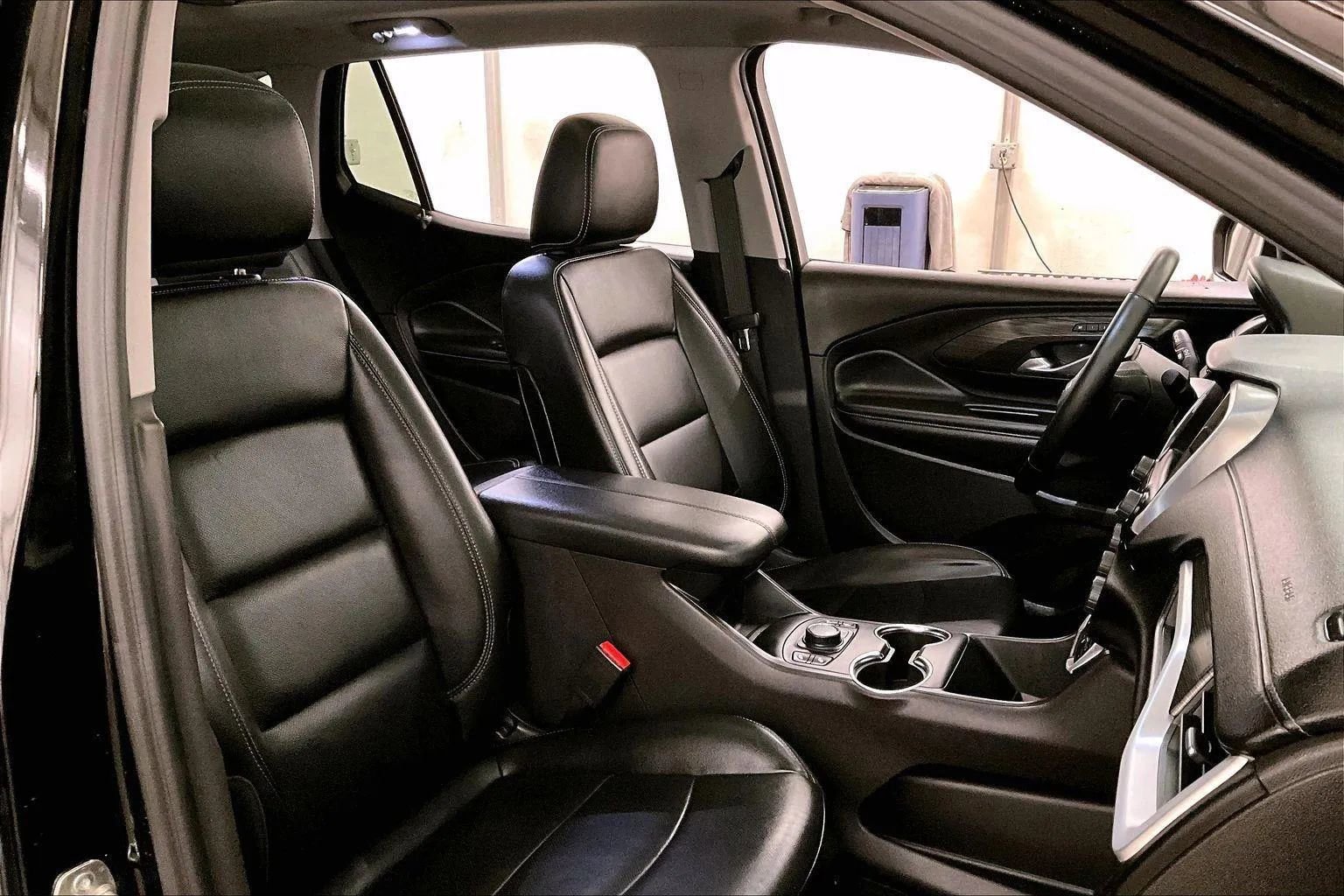 Used 2024 GMC Terrain SLT image 7