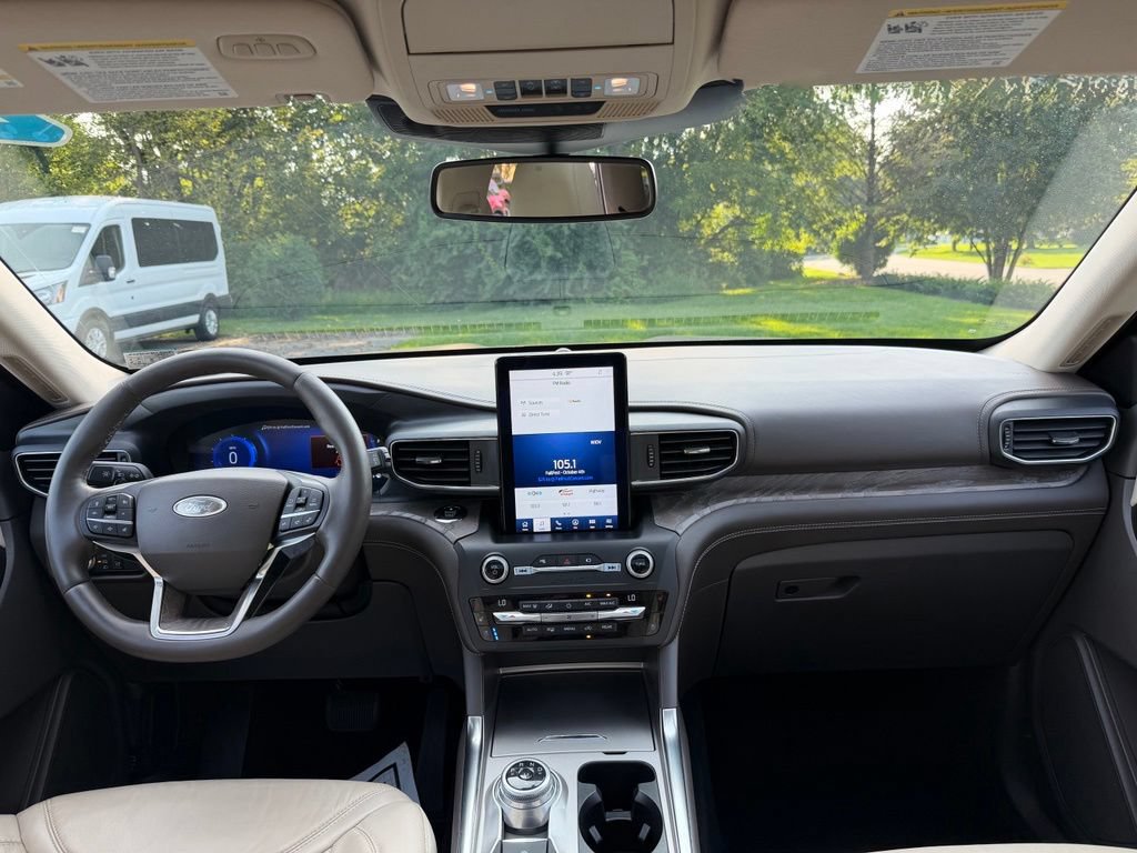 Certified 2020 Ford Explorer Platinum w/ Premium Technology Package AWD/4WD image 15