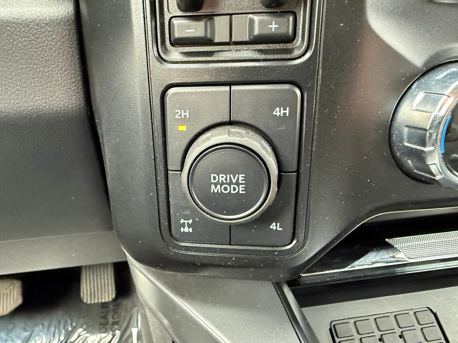 Certified 2024 Ford F250 Lariat w/ Chrome Package image 29