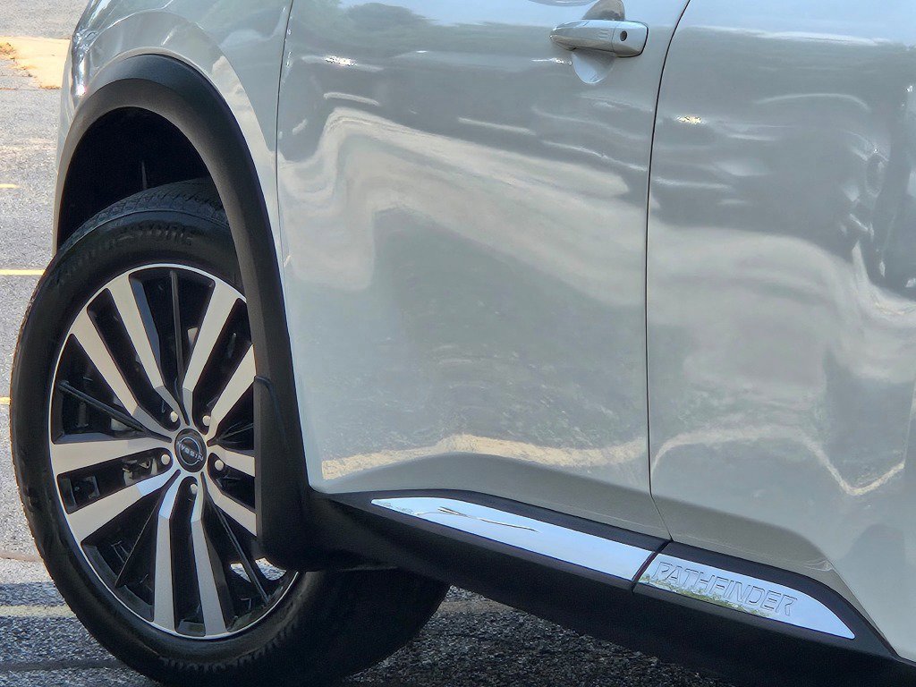 Used 2024 Nissan Pathfinder Platinum image 16