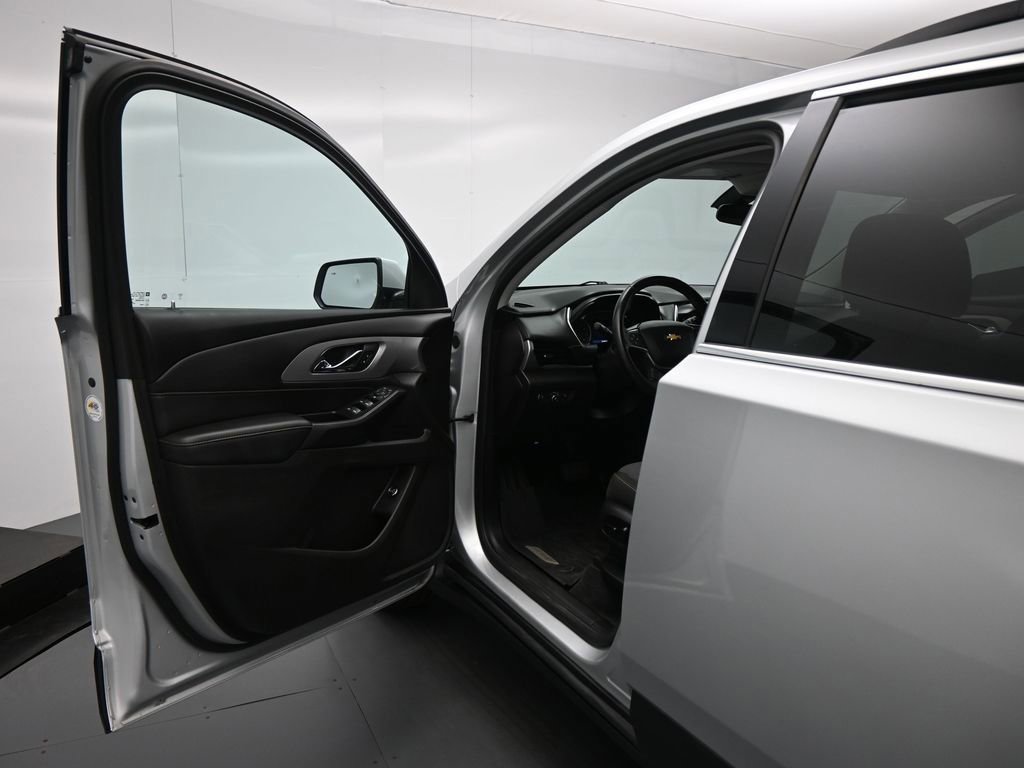 Used 2021 Chevrolet Traverse LT image 36