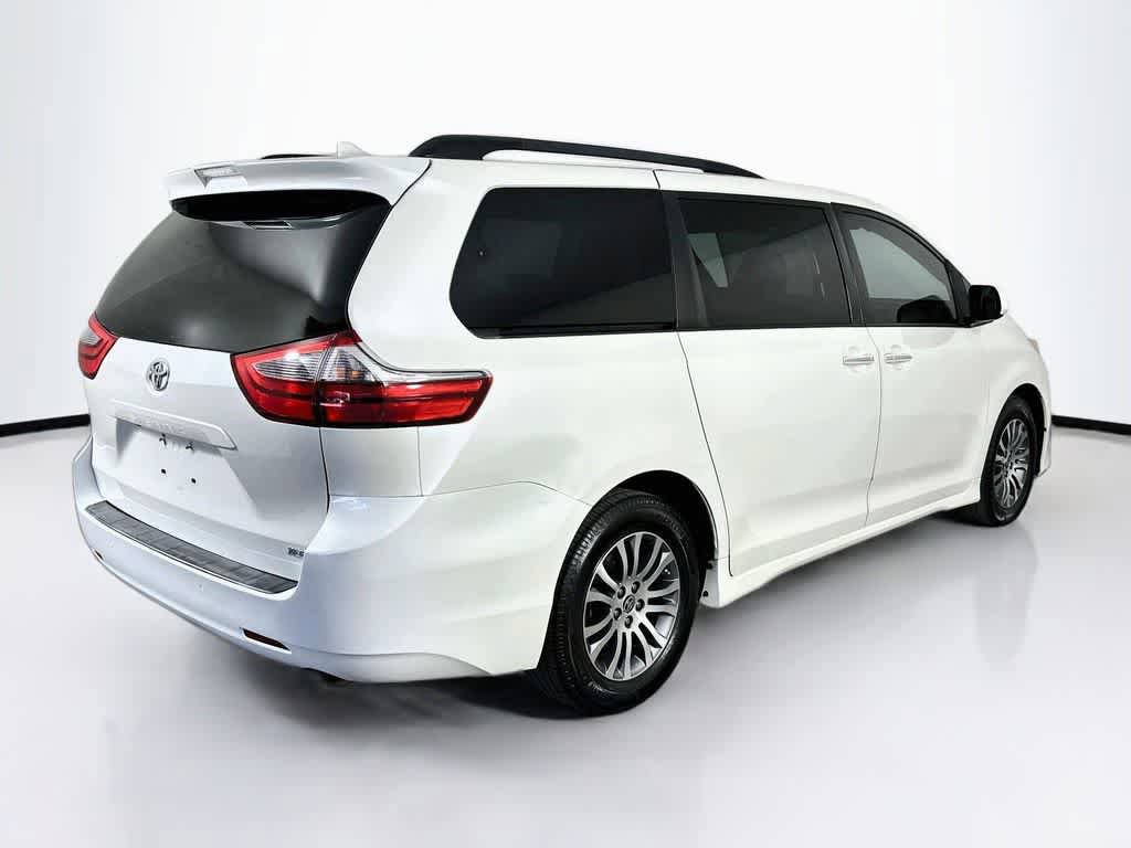 Used 2020 Toyota Sienna XLE w/ XLE Navigation Package FWD image 23