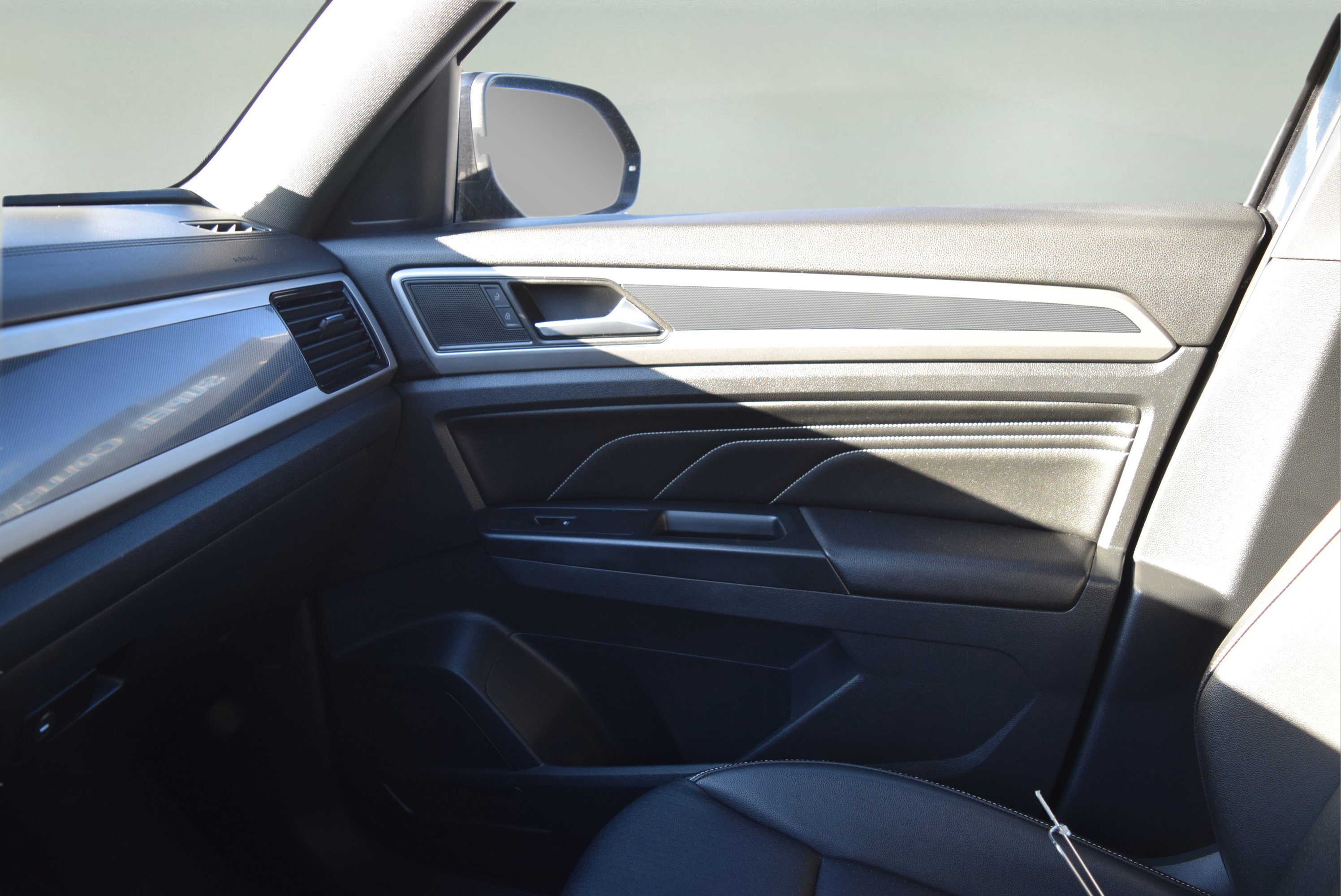 Used 2020 Volkswagen Atlas Cross Sport SEL image 15