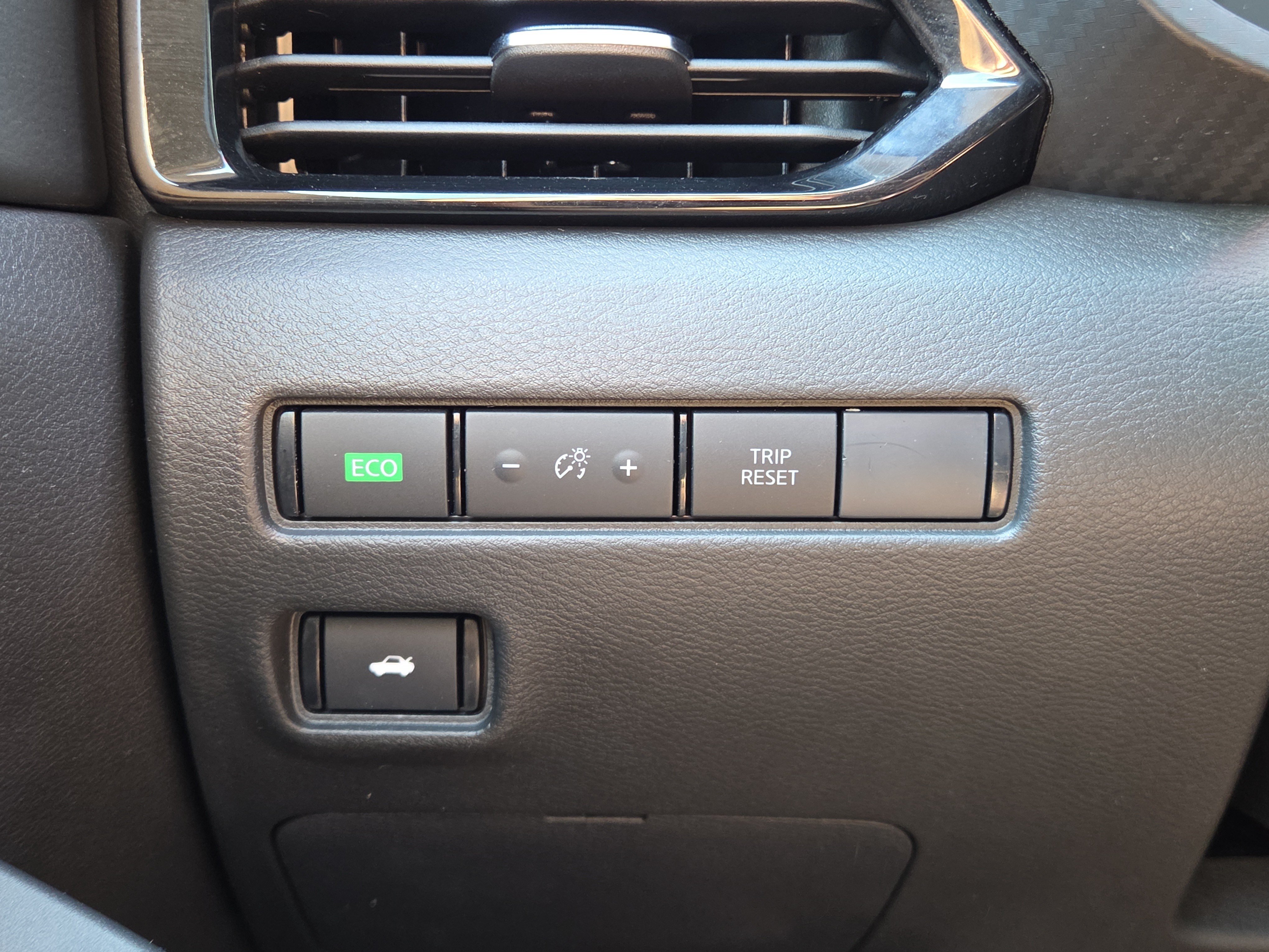 Used 2024 Nissan Sentra SV FWD image 25