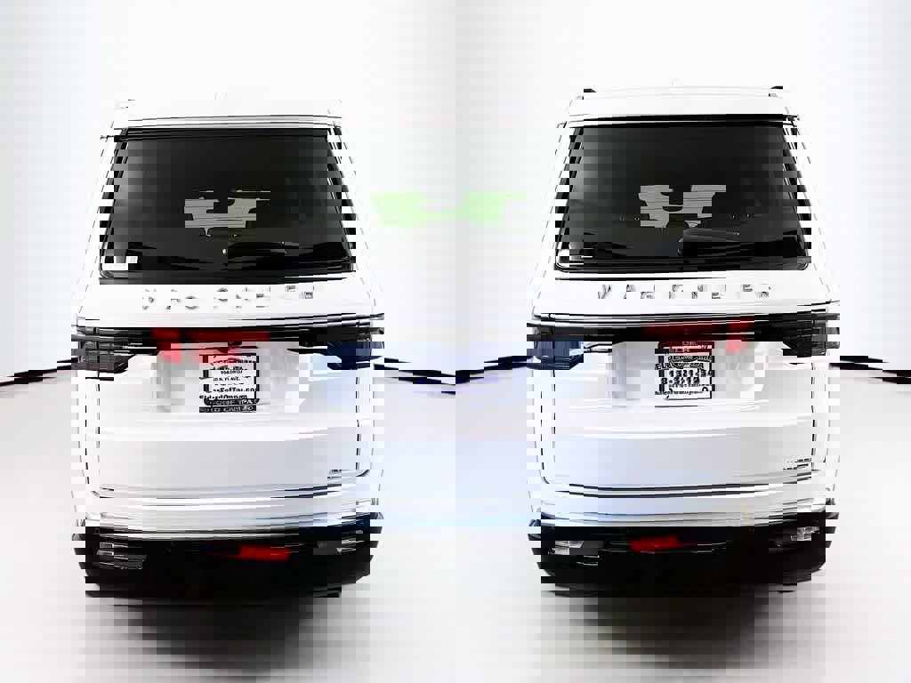 Used 2023 Jeep Wagoneer Series III w/ Preferred Equipment Group image 5