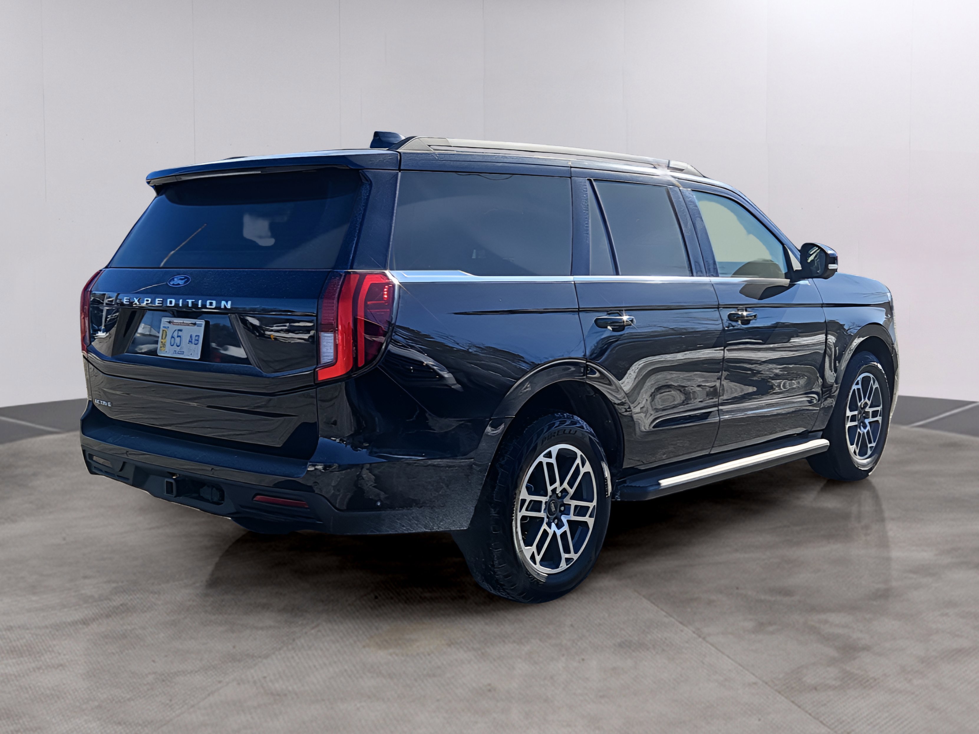 Certified 2025 Ford Expedition Active image 4