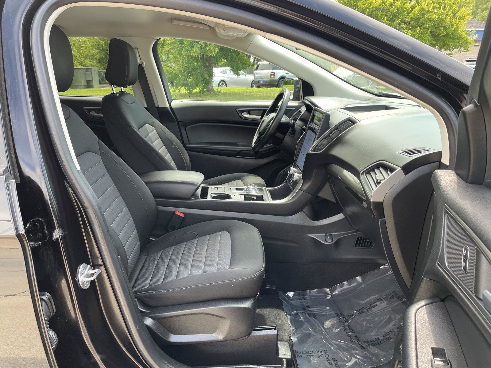 Certified 2023 Ford Edge SE w/ Black Appearance Package AWD/4WD image 18