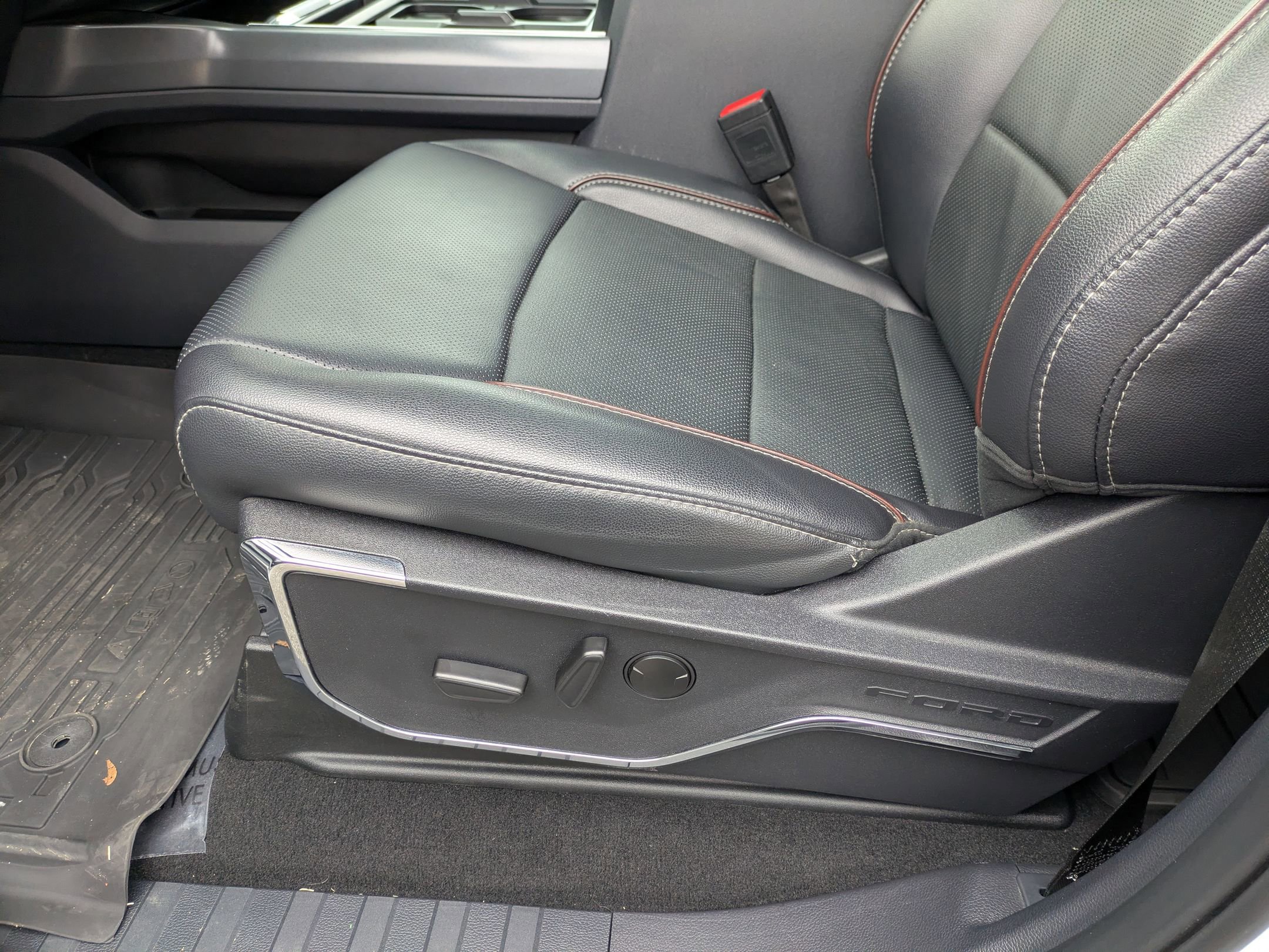 Certified 2024 Ford F250 Lariat w/ Lariat Ultimate Package image 16