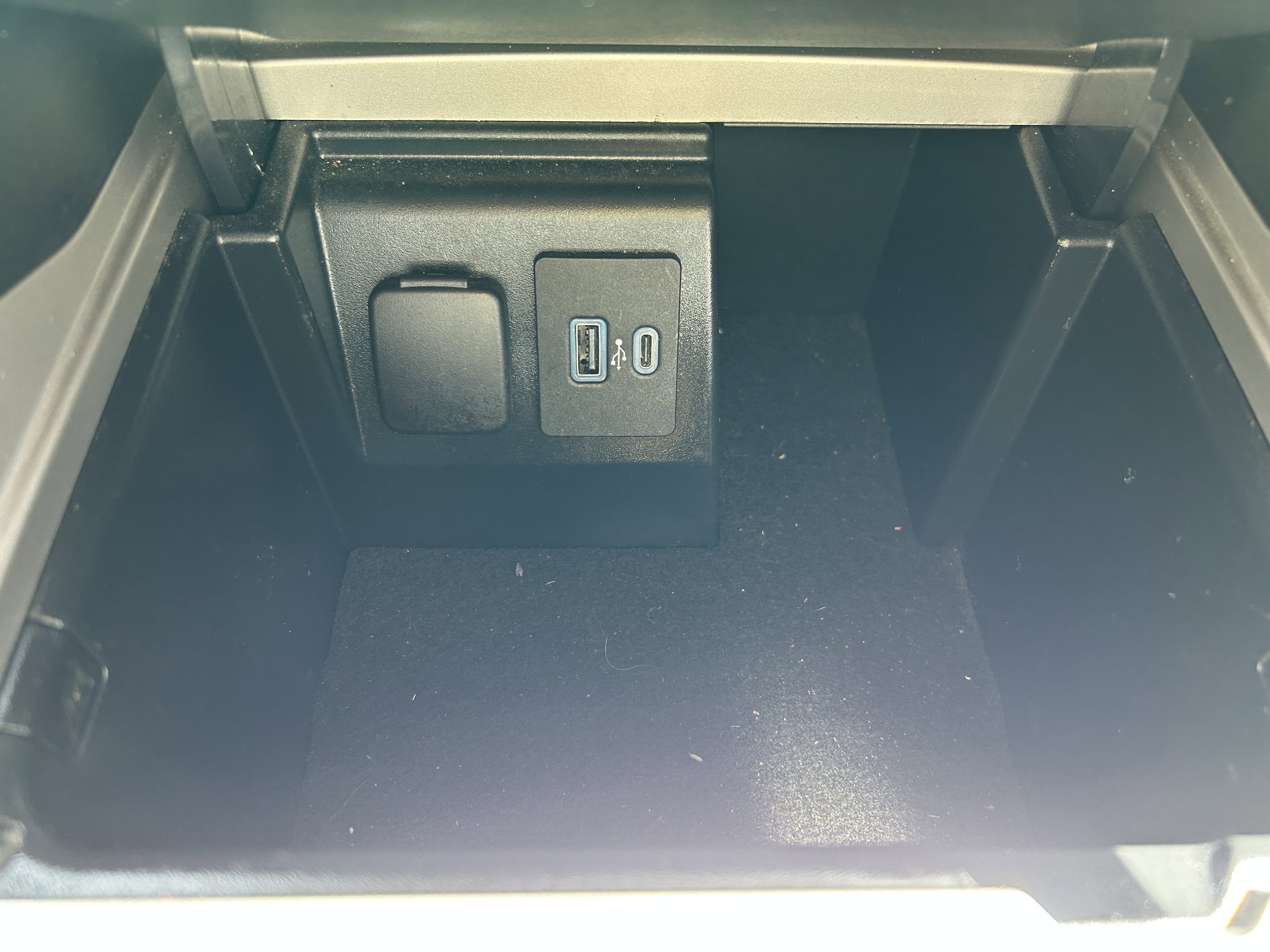 Certified 2022 Ford Explorer XLT w/ Equipment Group 202A image 25