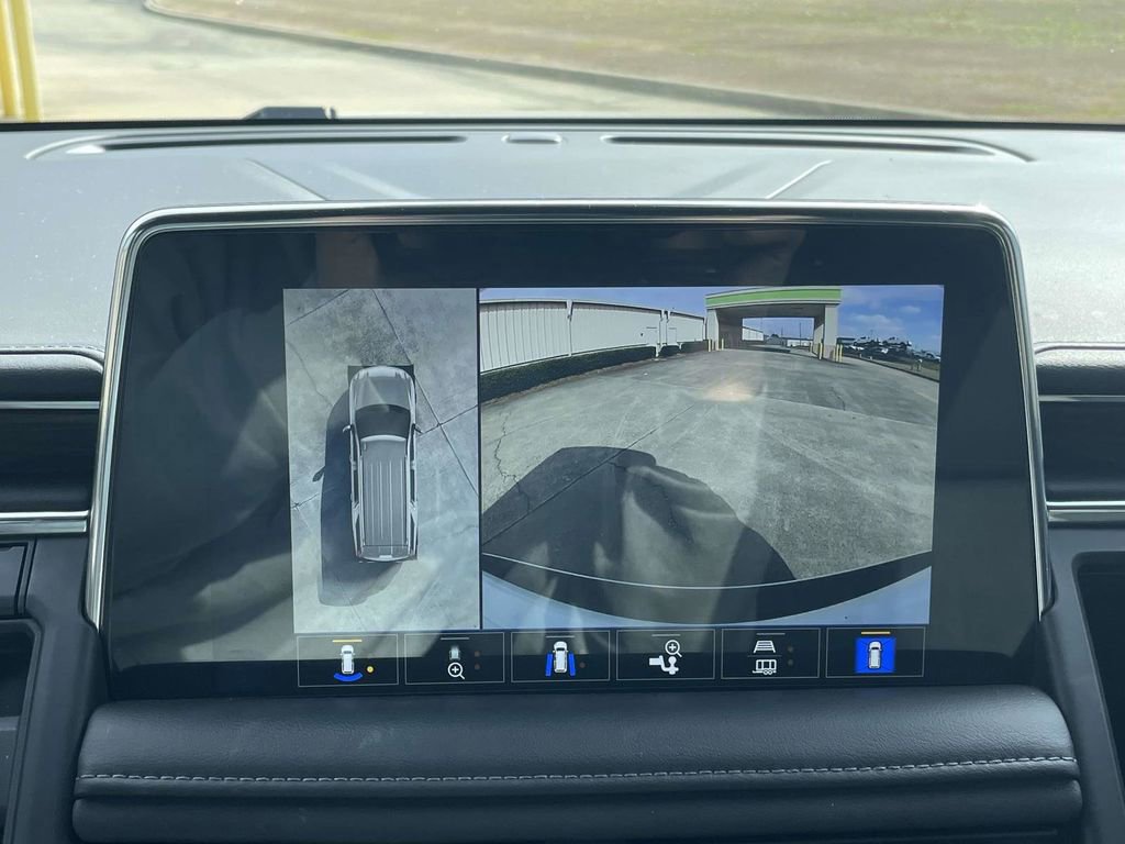 Used 2023 Chevrolet Suburban Z71 w/ Luxury Package image 19