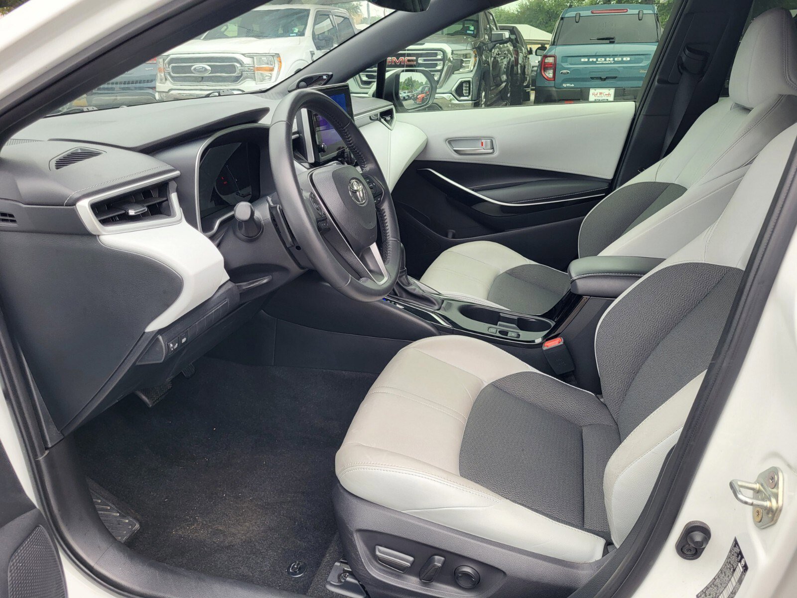 Used 2025 Toyota Corolla XSE FWD image 19