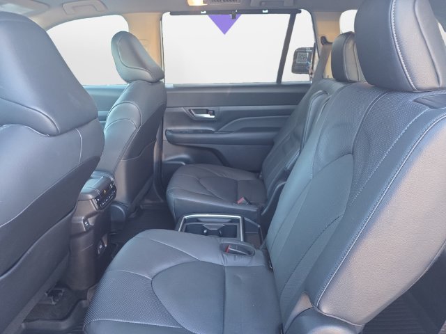 Used 2024 Toyota Grand Highlander AWD Hybrid image 13