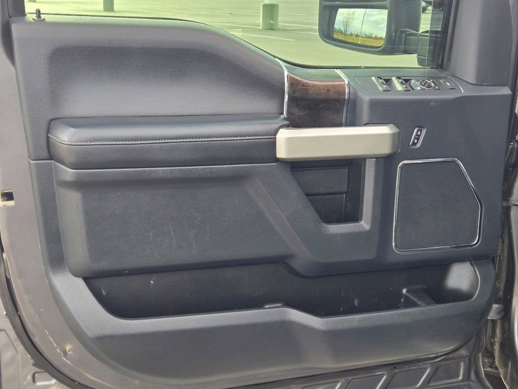 Certified 2022 Ford F250 Lariat w/ Snow Plow Prep Package image 19