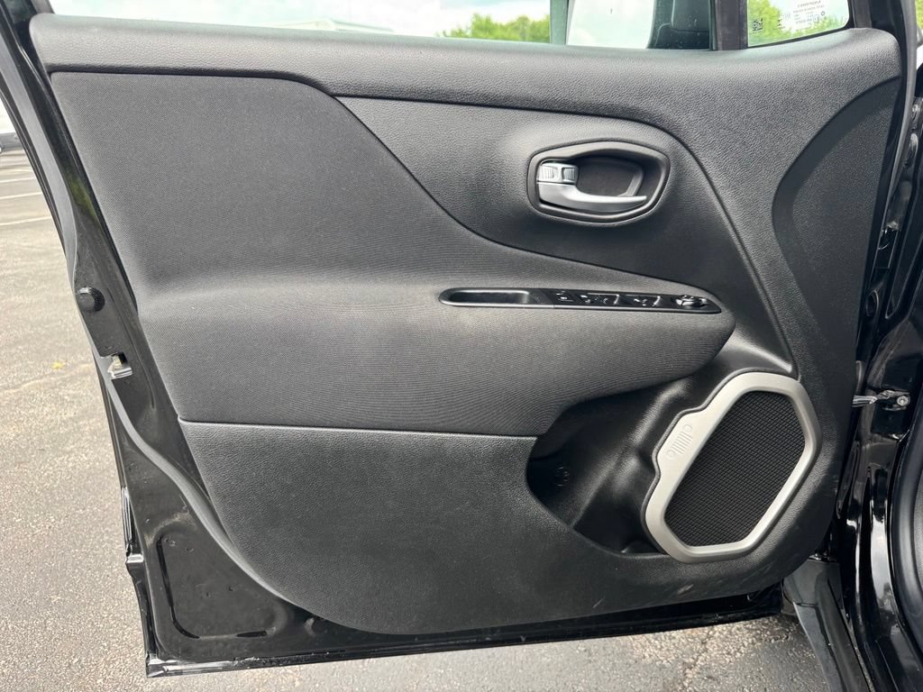 Used 2021 Jeep Renegade Latitude AWD/4WD image 23