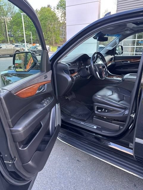 Used 2018 Cadillac Escalade Luxury AWD/4WD image 17