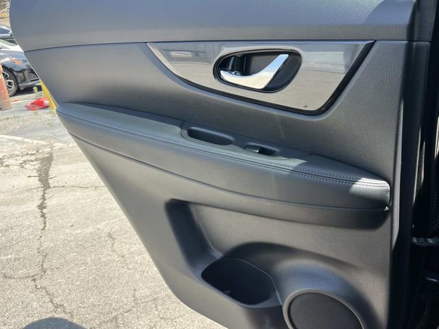 Used 2019 Nissan Rogue SV FWD image 23