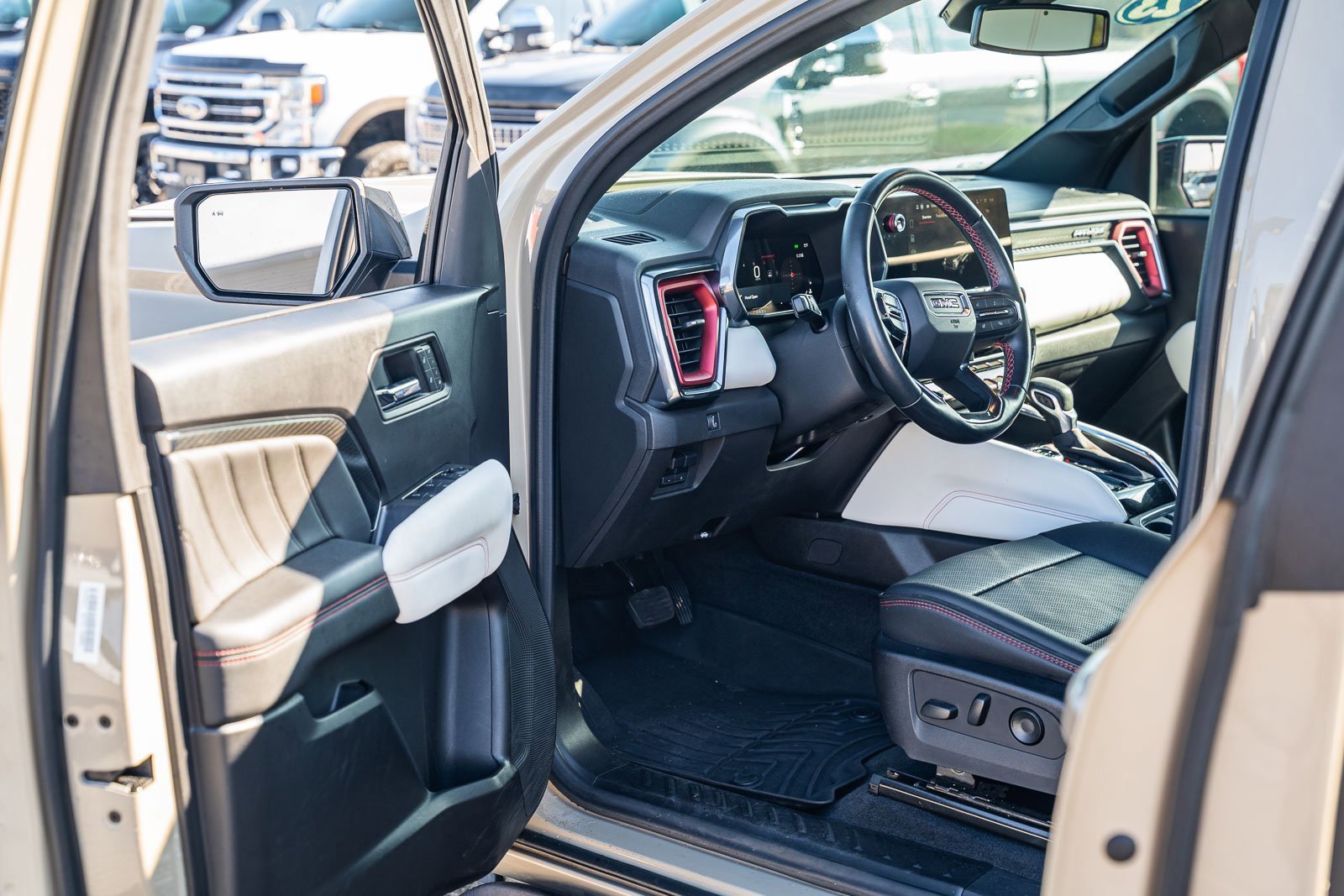 Used 2023 GMC Canyon AT4X image 26