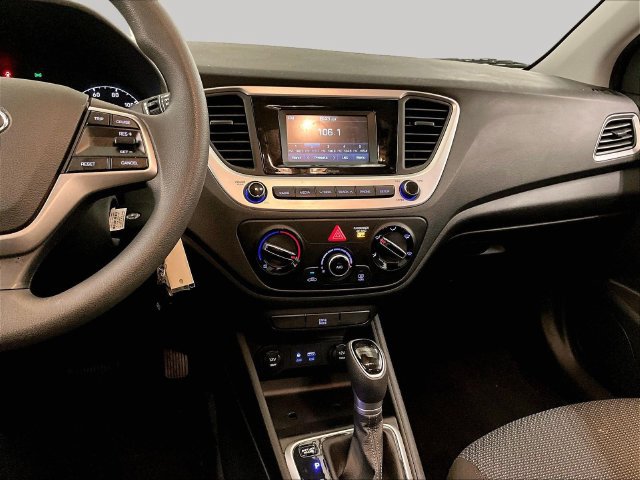Used 2022 Hyundai Accent SE FWD image 6