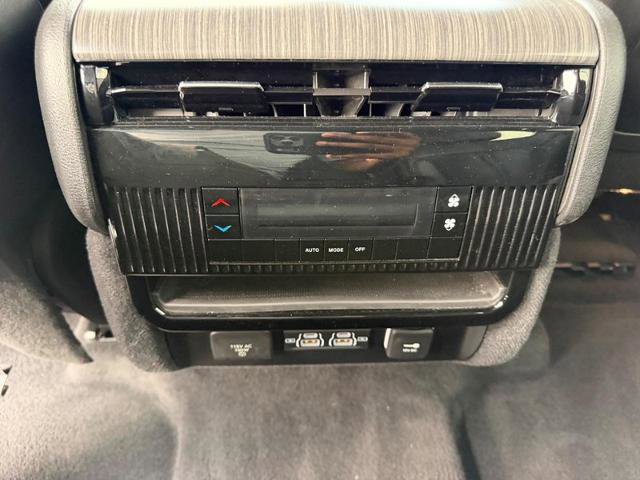 Used 2024 Jeep Wagoneer L Series II w/ Flexible Seating Group AWD/4WD image 12