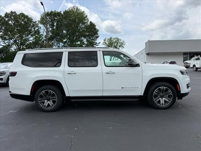 Used 2023 Jeep Wagoneer L Series II AWD/4WD image 3