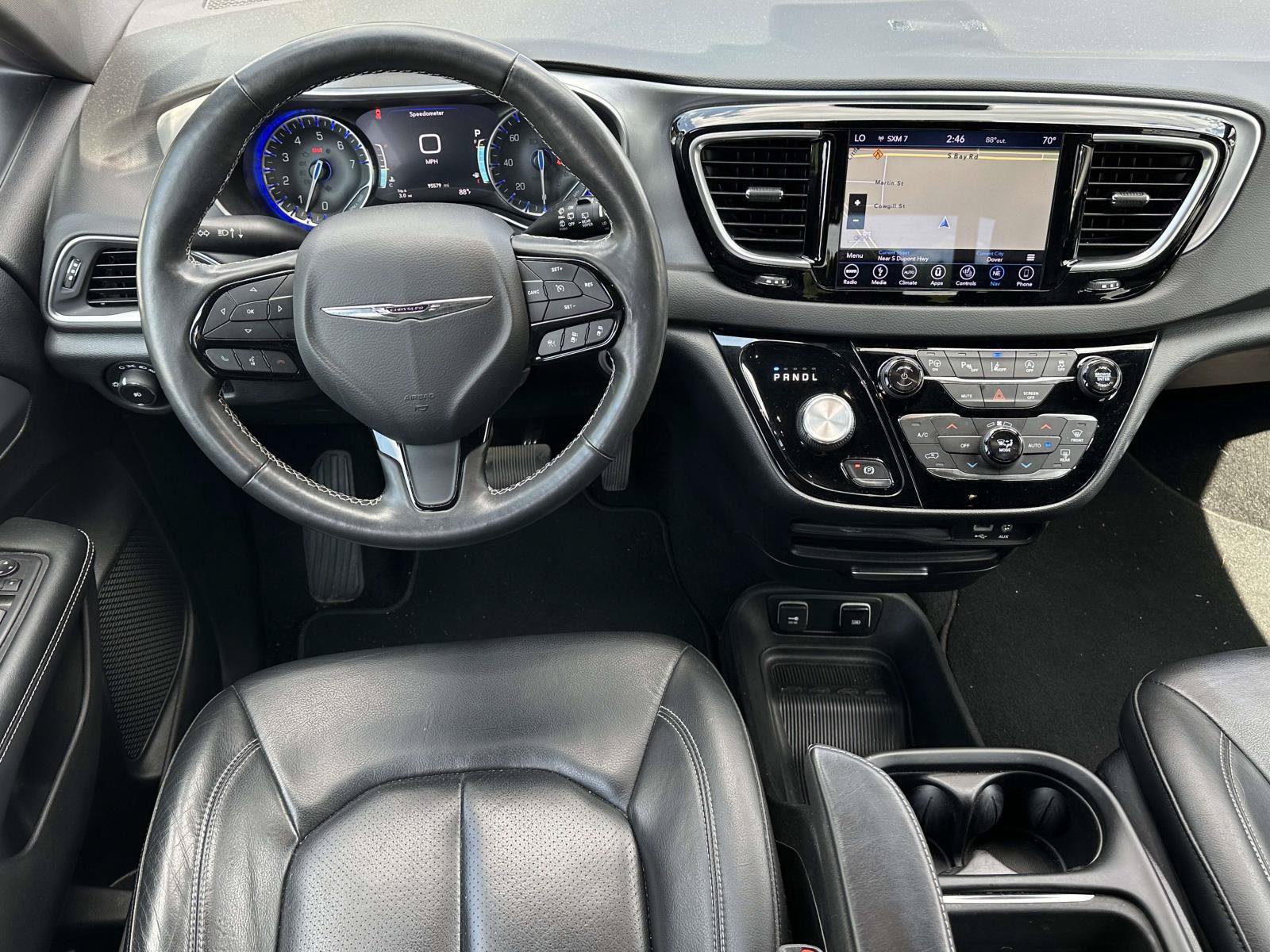 Used 2019 Chrysler Pacifica Touring-L w/ Advanced Safetytec Group FWD image 10