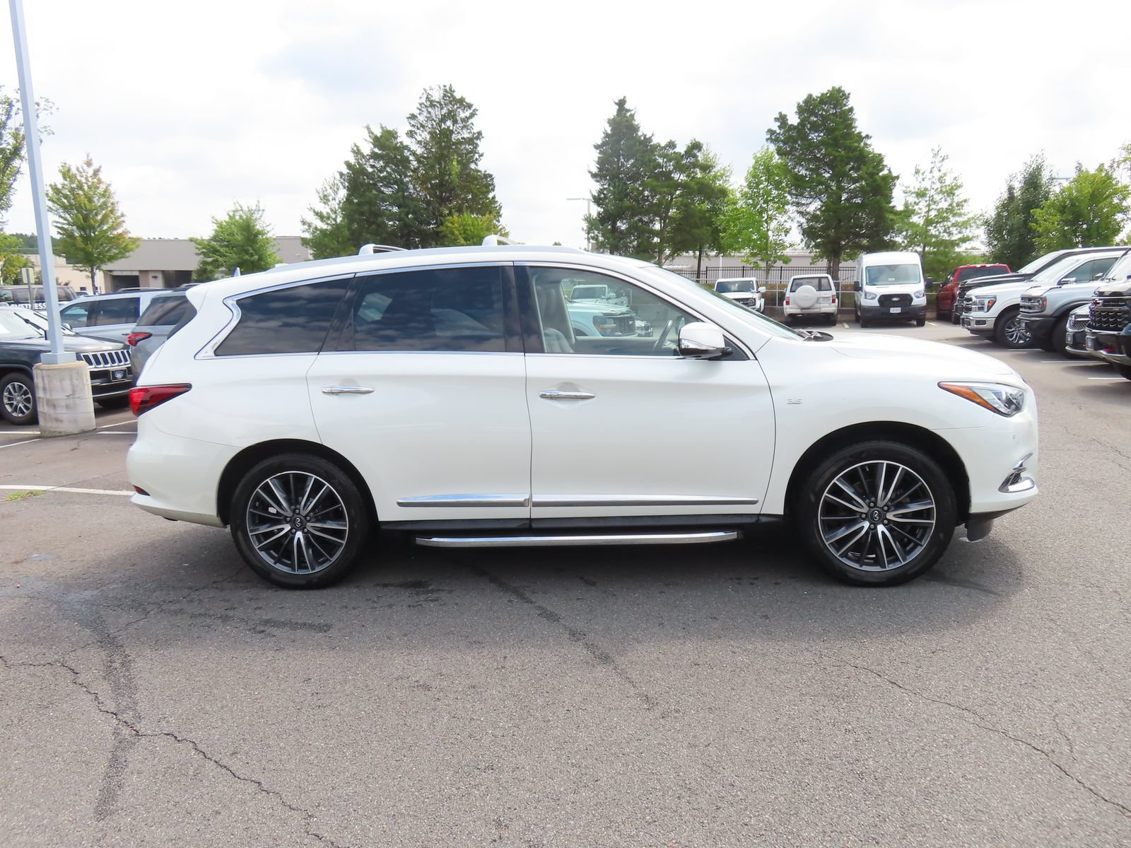 Used 2018 INFINITI QX60 Luxe w/ Deluxe Technology Package AWD/4WD image 4
