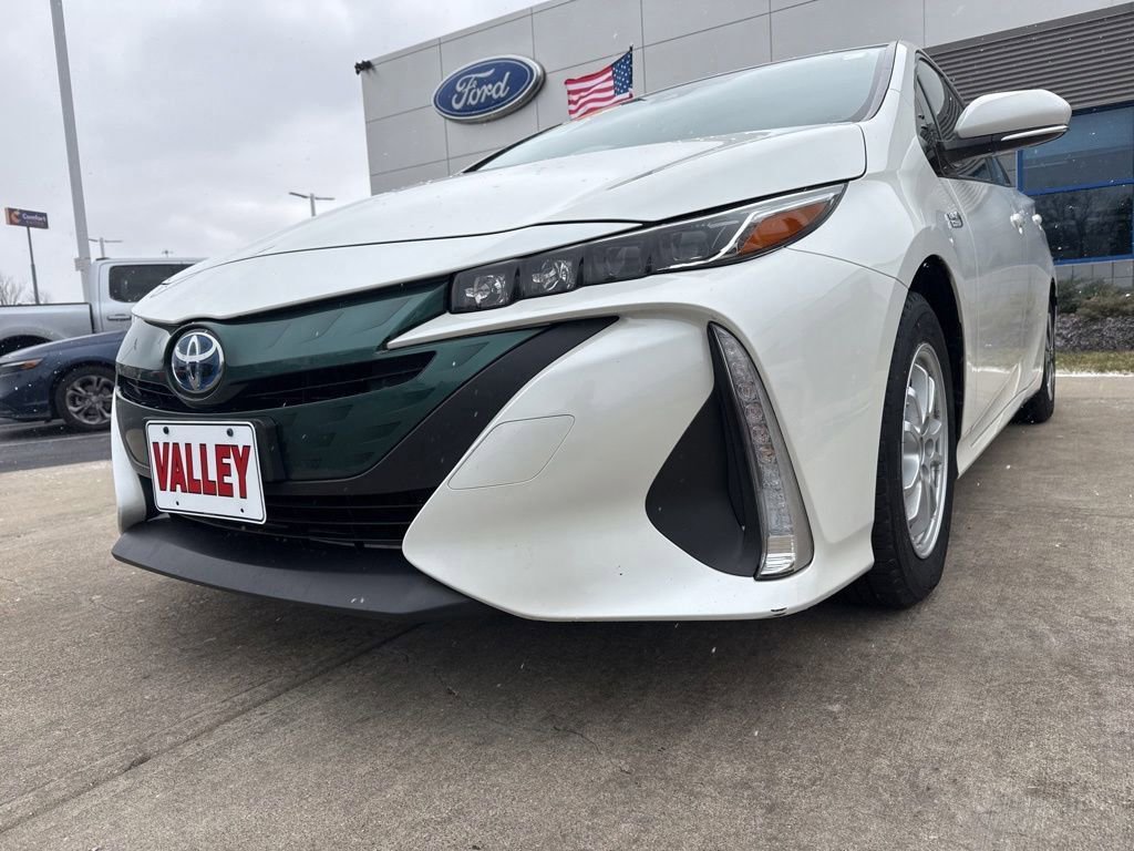 Used 2018 Toyota Prius Prime Premium image 9