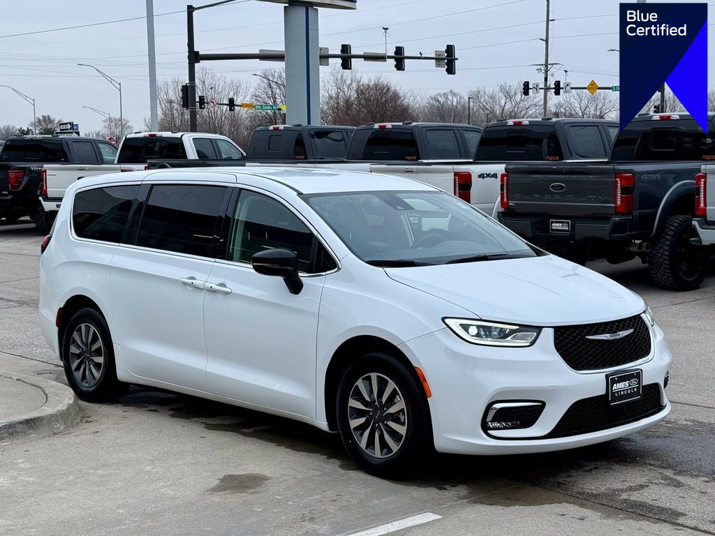 Used 2024 Chrysler Pacifica Select image 1