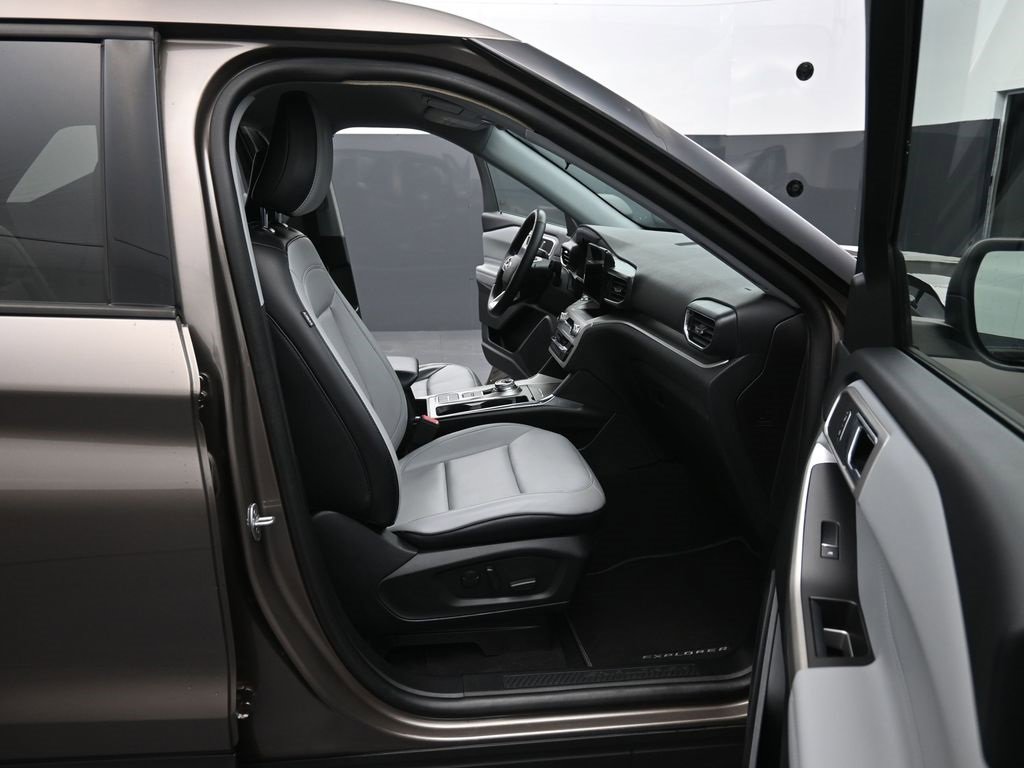 Certified 2021 Ford Explorer XLT w/ Equipment Group 202A image 19